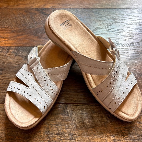 Earth Origins White Slip On Sandals Womens Size 9 - Picture 1 of 9